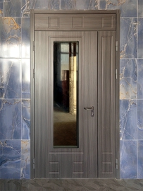 Полуторная дверь со стеклом и фрамугой