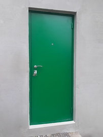 Порошковая дверь зеленого цвета