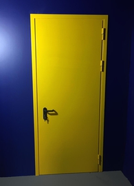 Пожаростойкая дверь желтого цвета