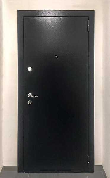 Черного цвета