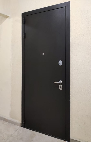 Квартирная дверь с антивандальным покрытием