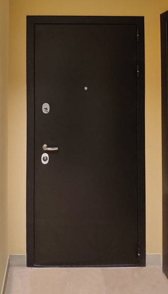 Коричневого цвета