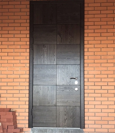 Шпонированная дверь с фрамугой