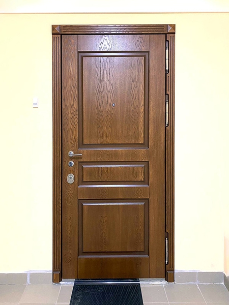 Шпонированная панель снаружи