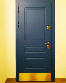 Синяя МДФ дверь с отбойником