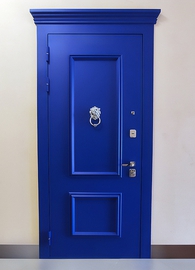 Синяя металлобагетная дверь с кнокером