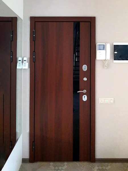 Со стеклянной вставкой