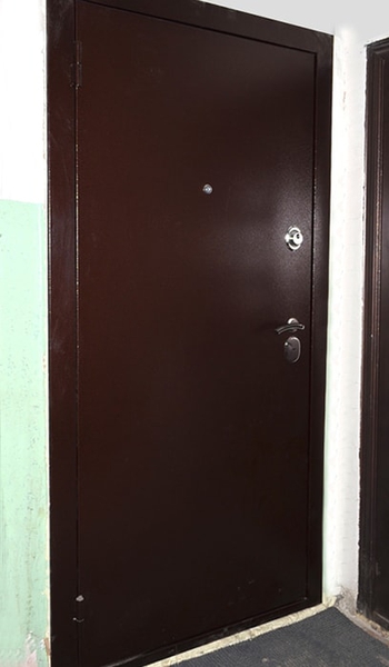 Стальная дверь в квартиру