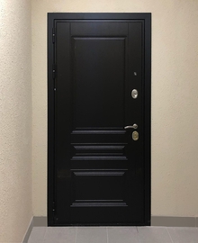 Стальная дверь с черным МДФ