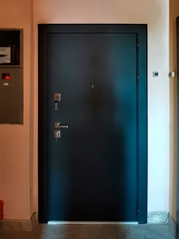 Стальная дверь с гладкой МДФ плитой