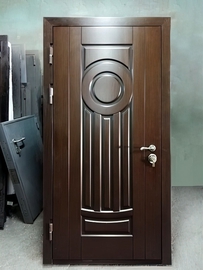 Стальная дверь с коричневым МДФ