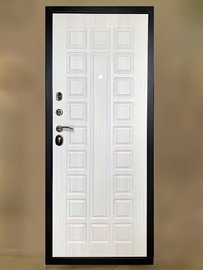 Стальная дверь с МДФ отделкой, вид сзади