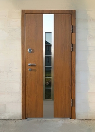 Стальная дверь с узким стеклопакетом