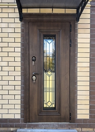 Стальная дверь в доме