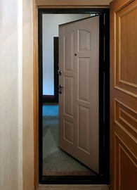 Стальная дверь в квартире