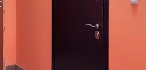Стандартные двери в квартиру — смотрите примеры установок