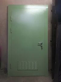 Техническая дверь с вентрешеткой