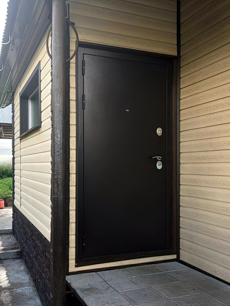 Утепленная дверь для частного дома