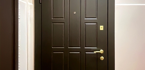 Смотрите пример монтажа «под ключ» — стальная дверь с МДФ-доборами