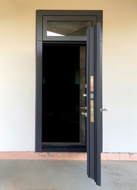 Вид установленной двери