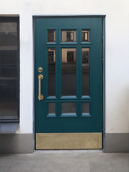 Зеленая дверь с отбойником