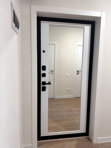 Зеркальная вставка внутри