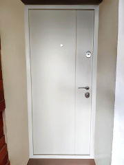 Дверь с белым ПВХ покрытием